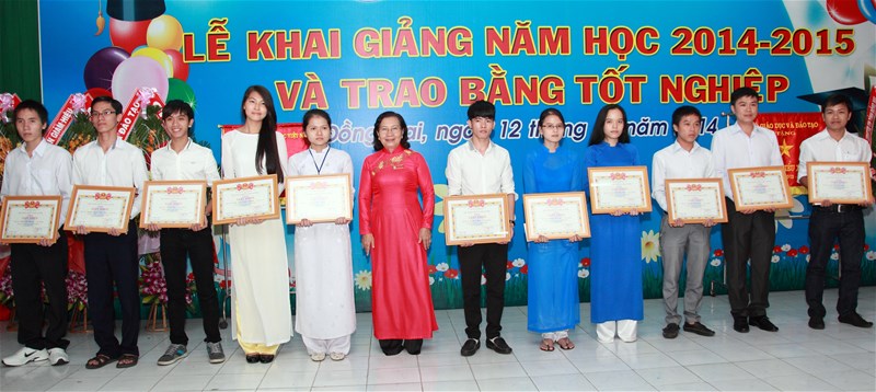 khen tặng sinh viên khá giỏi