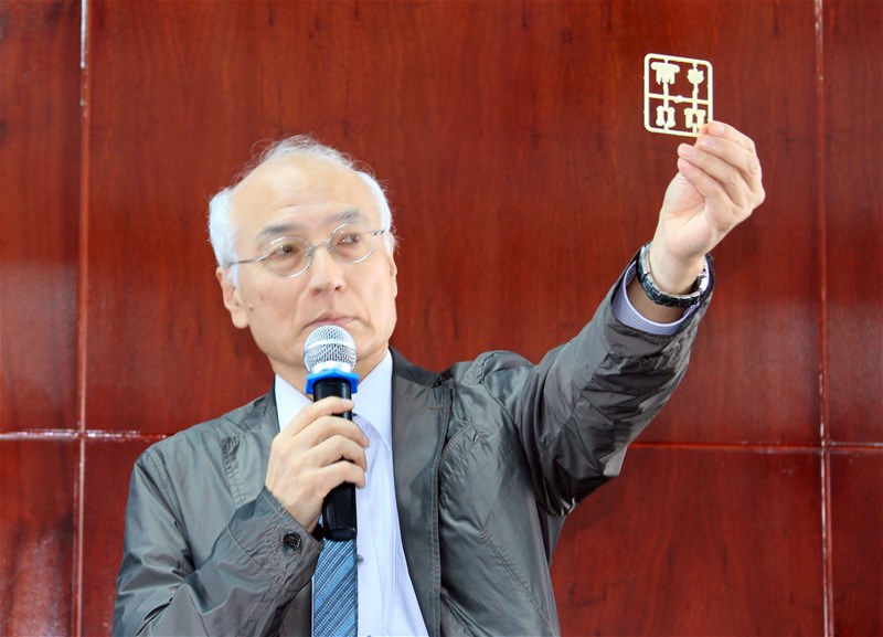 giáo sư Hiroshi