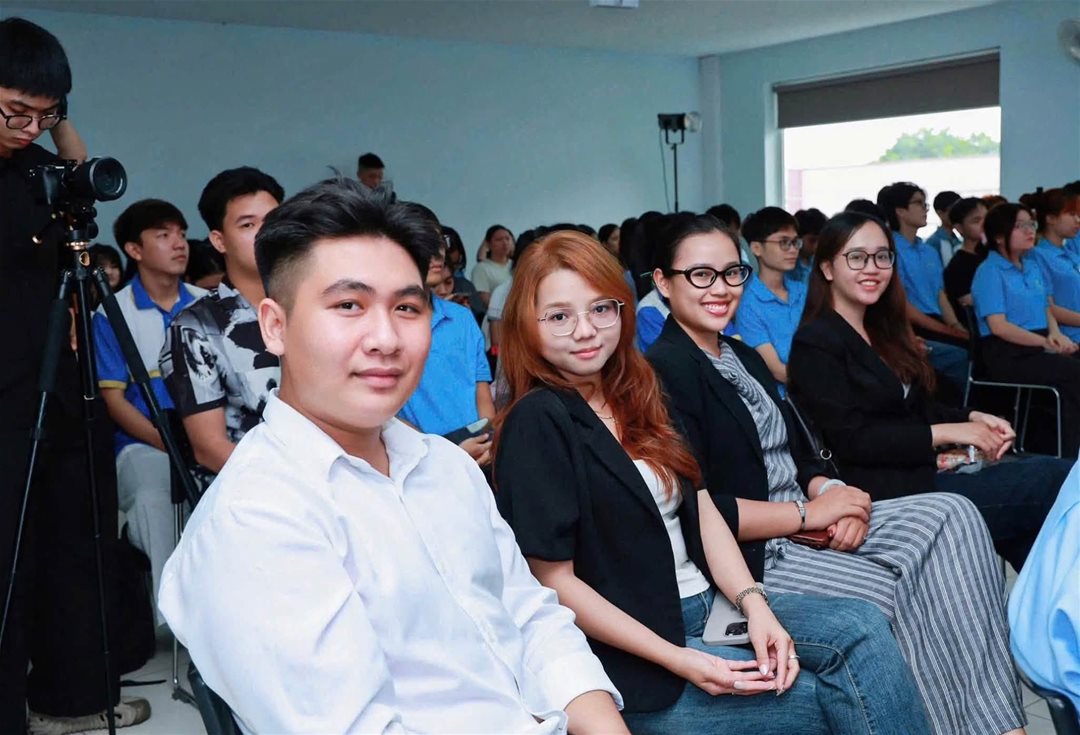 Thầy cô ngành Quan hệ Công chúng, Trường Đại học Lạc Hồng